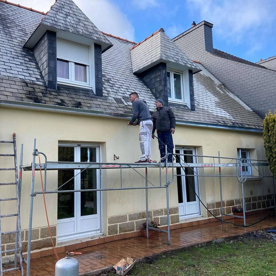Pose de gouttières à Qumiper