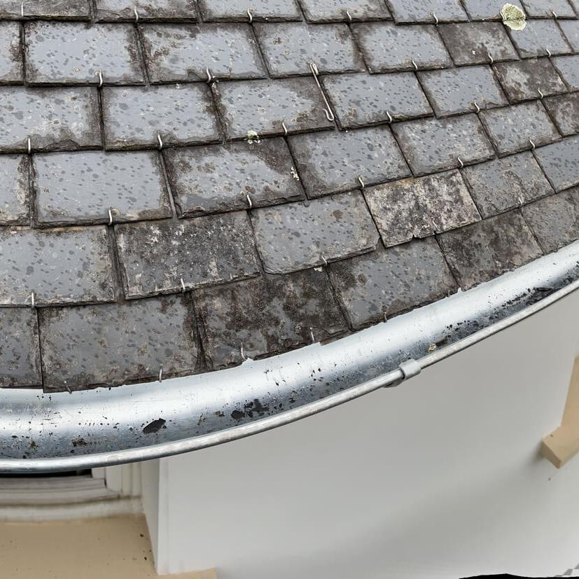 Remplacement d'une gouttière demi-ronde sur Quimper