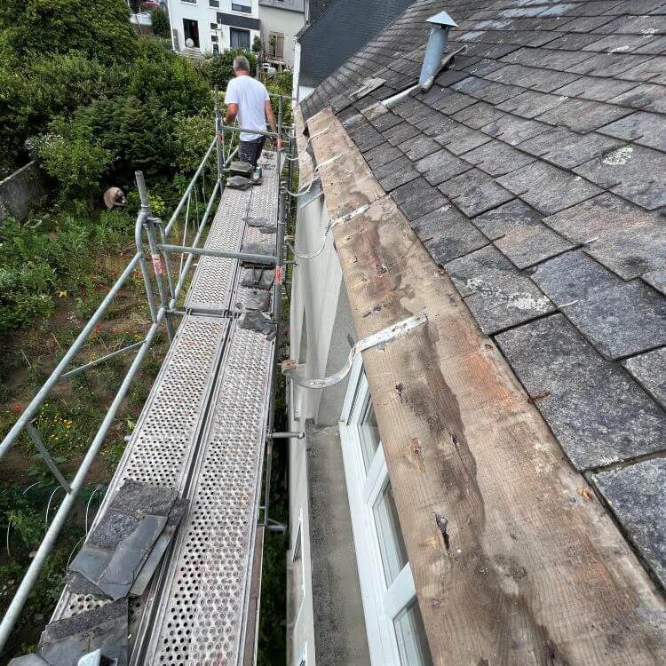 Pose d'une gouttière sur la commune de Quimper (29000)