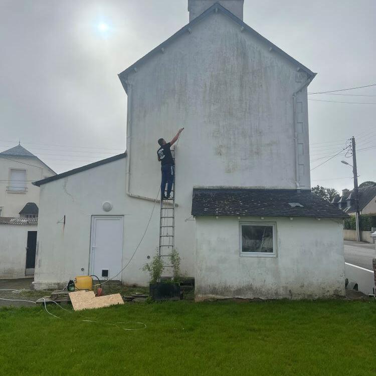 Chantier de ravalement de façade à Pleyben (29190)