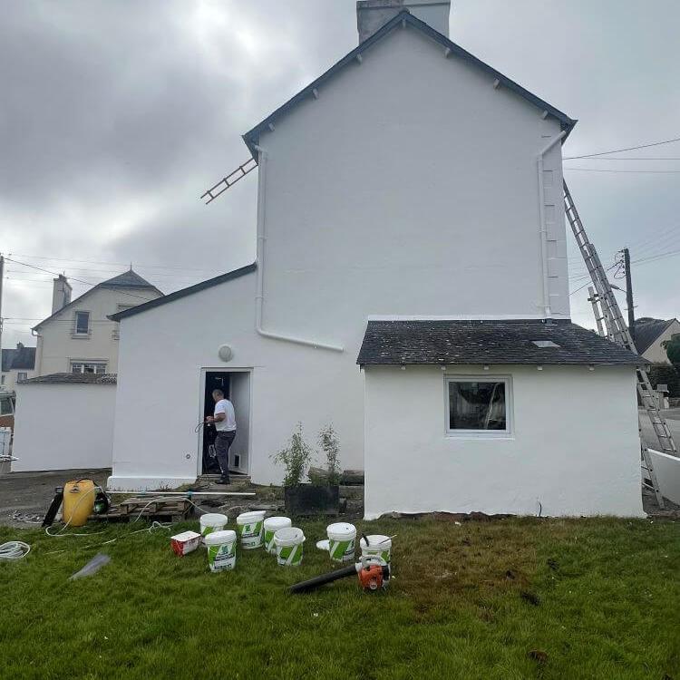 Chantier de ravalement de façade à Pleyben (29190)