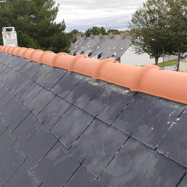 Pose d'un nouveau faîtage sur Quimper