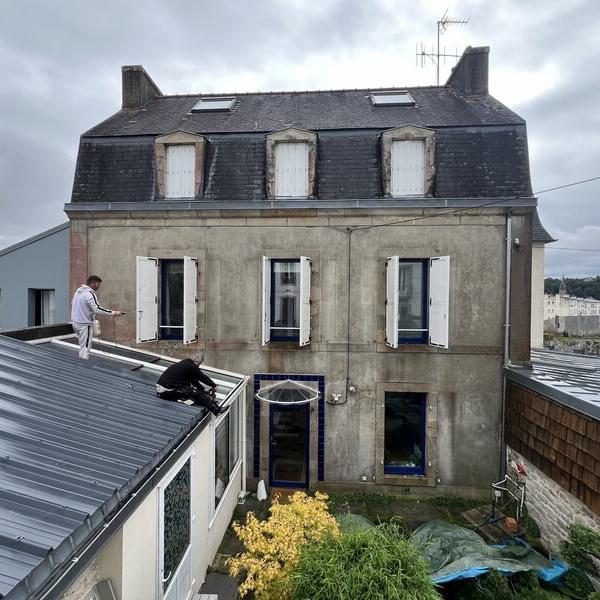 Chantier de ravalement de façade sur Quimper (photo avant)