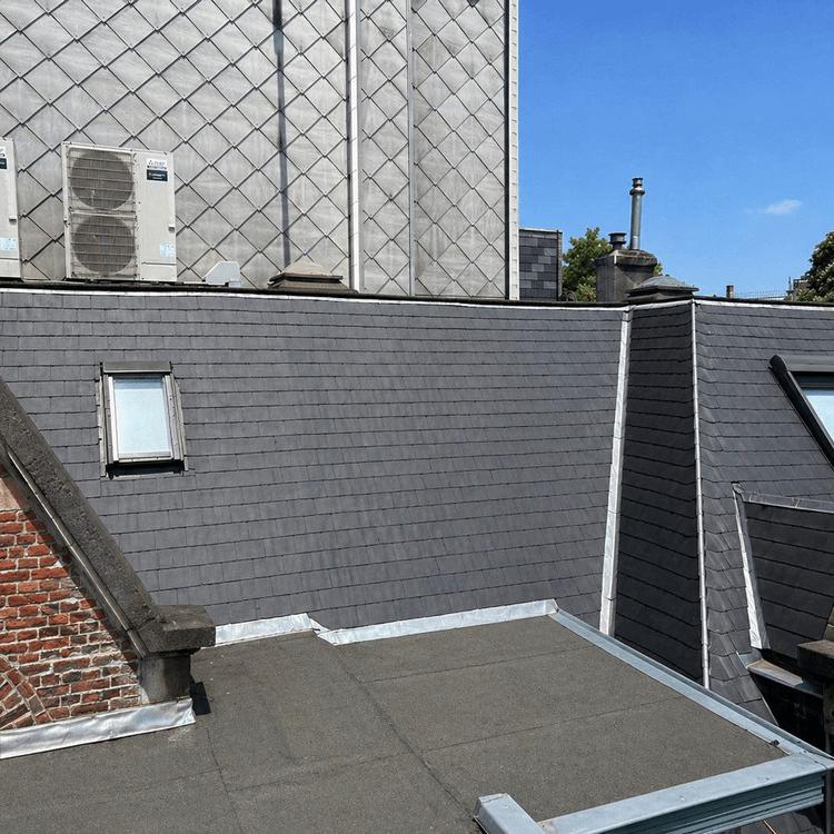 Démoussage et nettoyage d'un toit à Quimper (photo après)